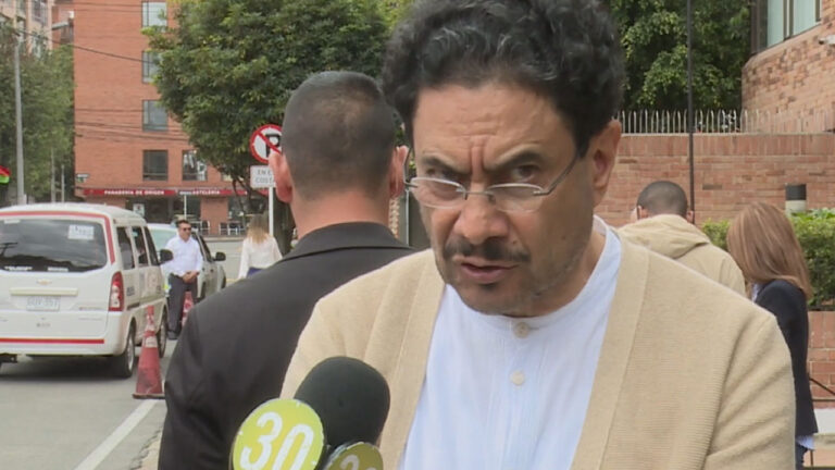 Comunes respalda a Iván Cepeda como candidato presidencial