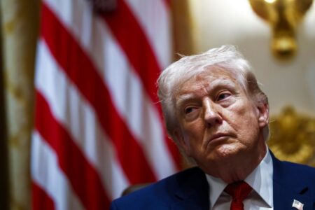 Trump afirma avances en diálogo con Irán y mantiene amenazas