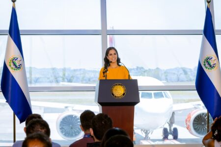 Aeropuerto de El Salvador recibe sello “Family Friendly”