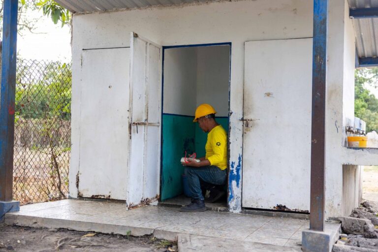 Programa “Dos Escuelas X Día” moderniza escuela 587 en Sonsonate
