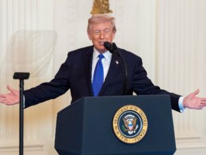 Trump prevé guerra con Irán de hasta 5 semanas, pero advierte riesgo de extensión