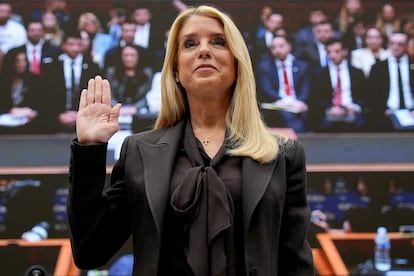 Pam Bondi bajo escrutinio por su gestión en el caso Epstein