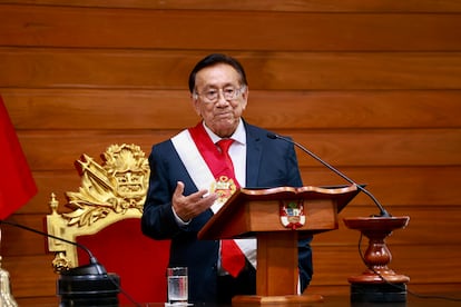 Renuncian dos ministros en Perú por crisis en compra de F-16