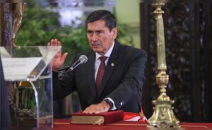 Luis Arroyo pedirá voto de confianza tras primera vuelta electoral Luis Arroyo pedirá voto de confianza tras primera vuelta electoral