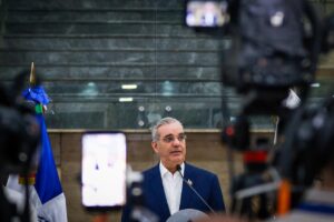 Abinader impulsa acuerdo nacional ante crisis global en RD