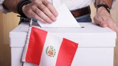 Perú elige presidente y Congreso bicameral entre 35 candidatos Perú elige presidente y Congreso bicameral entre 35 candidatos
