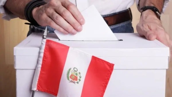 Perú elige presidente y Congreso bicameral entre 35 candidatos Perú elige presidente y Congreso bicameral entre 35 candidatos