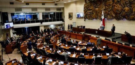 Diputados de Panamá respaldan bloqueo comercial a Costa Rica Diputados de Panamá respaldan bloqueo comercial a Costa Rica