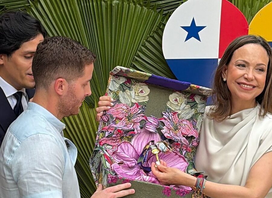 Panamá entrega Llave de la Ciudad a María Corina Machado Panamá entrega Llave de la Ciudad a María Corina Machado