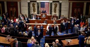 Senado de EE. UU. aprueba 70,000 mdd para financiar al ICE Senado de EE. UU. aprueba 70,000 mdd para financiar al ICE