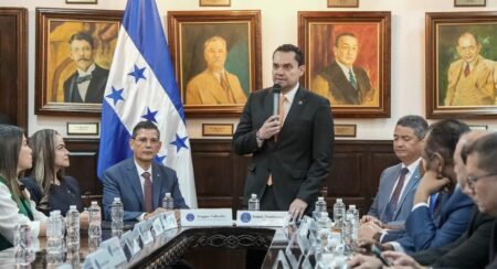 Zambrano pide a la CSJ revisar reconocimiento de identidad de género Zambrano pide a la CSJ revisar reconocimiento de identidad de género