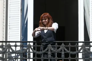 Peronismo reafirma respaldo a Cristina Fernández tras condena Peronismo reafirma respaldo a Cristina Fernández tras condena