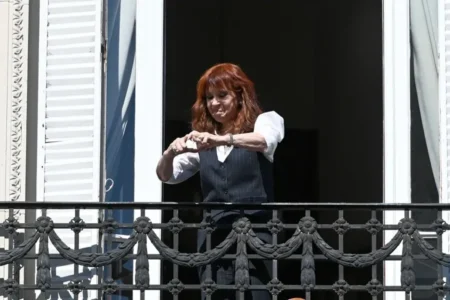 Peronismo reafirma respaldo a Cristina Fernández tras condena Peronismo reafirma respaldo a Cristina Fernández tras condena