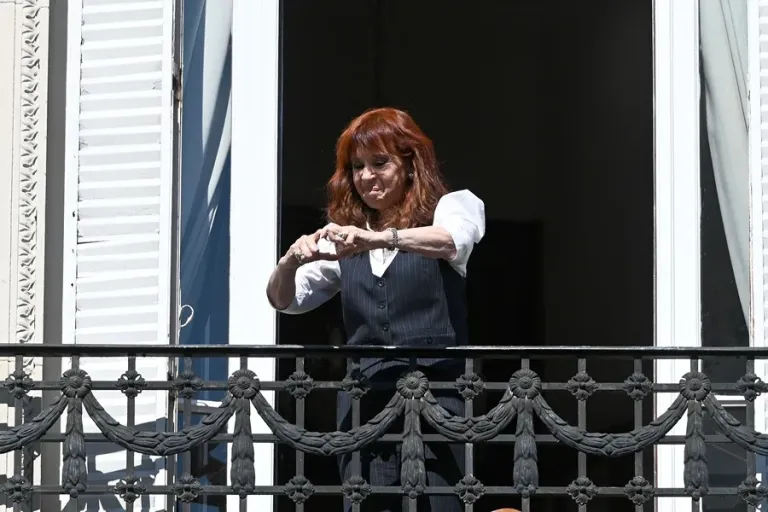 Peronismo reafirma respaldo a Cristina Fernández tras condena Peronismo reafirma respaldo a Cristina Fernández tras condena