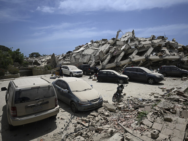 Suman 920 los muertos por terremotos en Venezuela Suman 920 los muertos por terremotos en Venezuela
