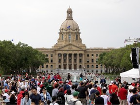Canadienses respaldan mayor autonomía para Alberta, según encuesta