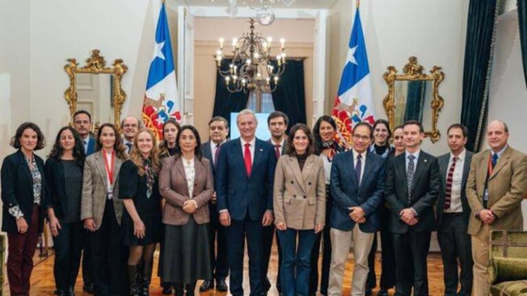 Boric impulsa comisiones asesoras para fortalecer políticas públicas Boric impulsa comisiones asesoras para fortalecer políticas públicas