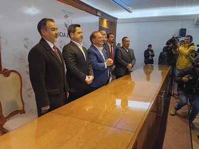 Camilo Pérez inscribe su candidatura ante el TSJE en Paraguay