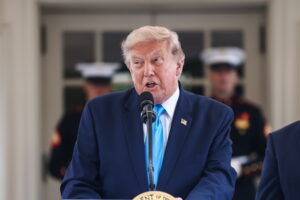 Trump propone reemplazar camioneros migrantes por veteranos en EE UU Trump propone reemplazar camioneros migrantes por veteranos en EE UU