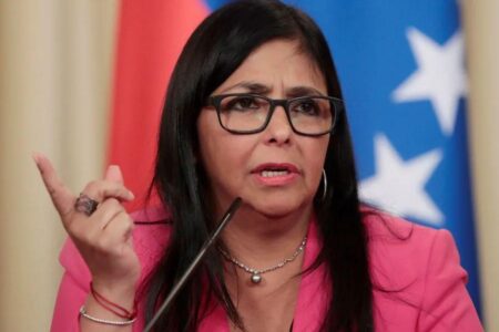 Delcy Rodríguez pide a Reino Unido liberar oro venezolano retenido