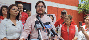 Aguirre y Santos votan en internas del FMLN rumbo a 2027