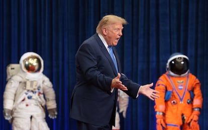 Trump anuncia academia militar espacial en Estados Unidos