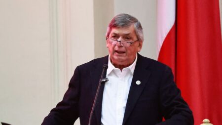 Carmona pide renuncia total del gabinete de Boric por crisis