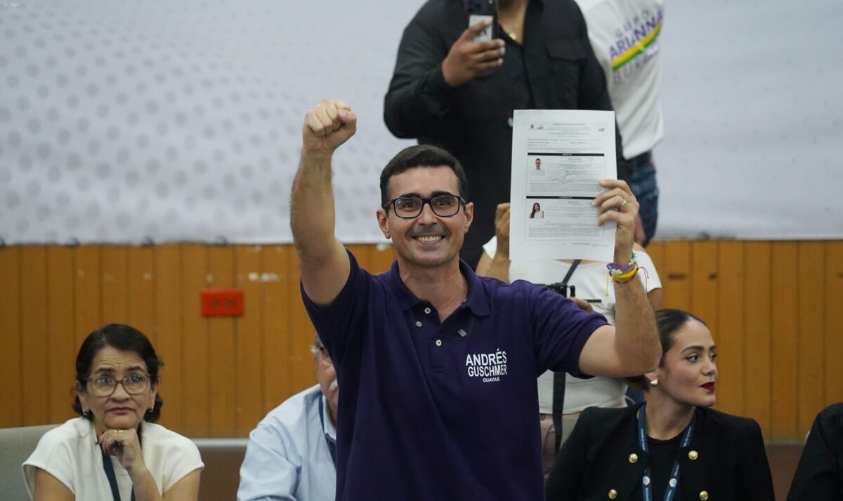Andrés Guschmer se inscribe como candidato a Prefecto del Guayas Andrés Guschmer se inscribe como candidato a Prefecto del Guayas