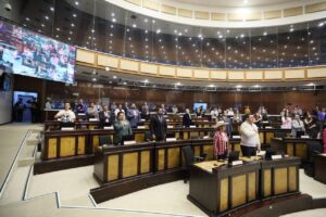 Ecuador endurece penas por reclutamiento de menores en bandas
