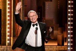 Muere Bob Mackie, legendario diseñador de Hollywood, a los 87 años Muere Bob Mackie, legendario diseñador de Hollywood, a los 87 años
