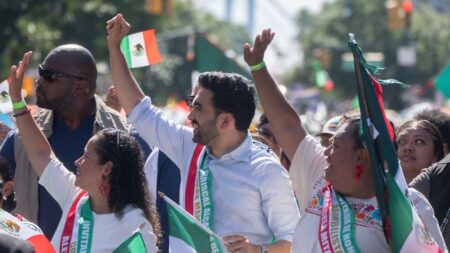 Zohran Mamdani destaca en desfile de la Independencia de México NY