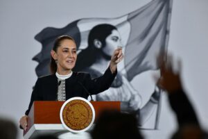 Sheinbaum anuncia alza salarial en IMSS y regula modalidades de pensión Sheinbaum anuncia alza salarial en IMSS y regula modalidades de pensión