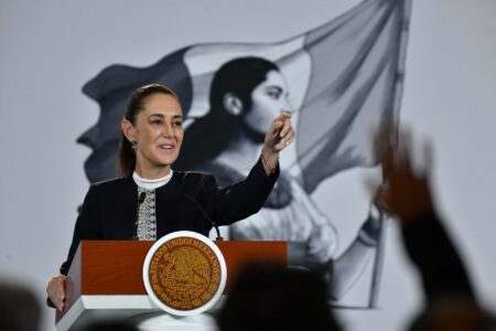 Sheinbaum anuncia alza salarial en IMSS y regula modalidades de pensión Sheinbaum anuncia alza salarial en IMSS y regula modalidades de pensión