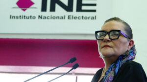 PRI y PAN piden investigar contratos tras renuncia en el INE