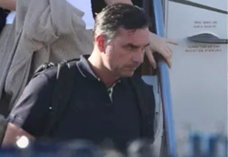 Carta golpista aísla a Flávio Bolsonaro en la política brasileña Carta golpista aísla a Flávio Bolsonaro en la política brasileña