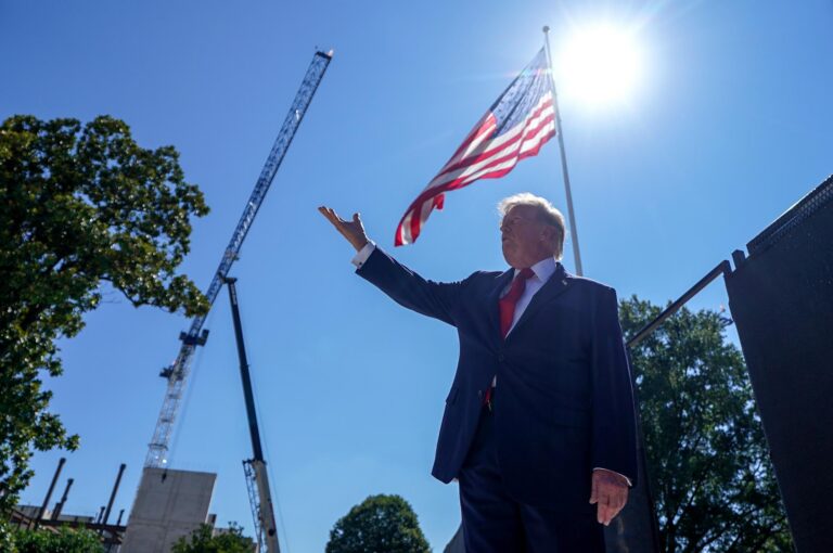 Trump difunde teléfono de senador para impulsar horario de verano Trump difunde teléfono de senador para impulsar horario de verano