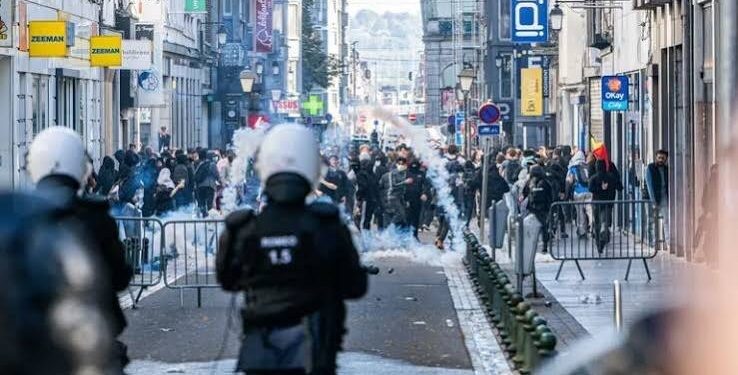 Estudiantes en Bélgica protestan por alza de matrículas y reformas Estudiantes en Bélgica protestan por alza de matrículas y reformas