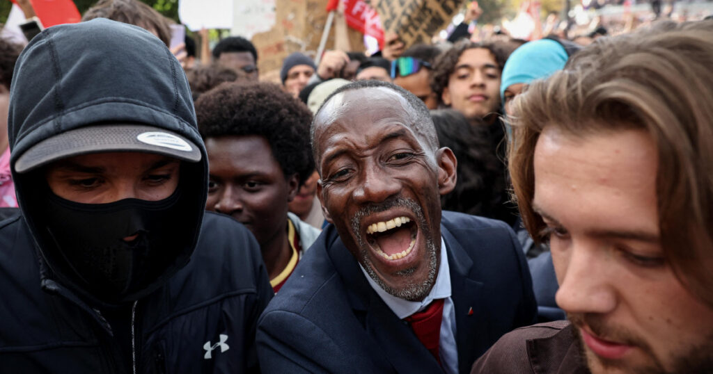 Bally Bagayoko, alcalde de Saint-Denis, divide a Francia por su apoyo a la violencia Bally Bagayoko, alcalde de Saint-Denis, divide a Francia por su apoyo a la violencia