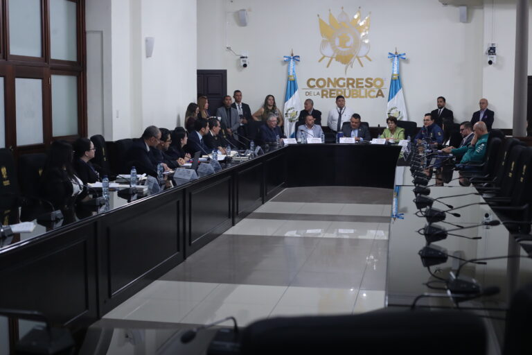 Presupuesto 2027 de Guatemala aumenta gasto corriente y reduce inversión Presupuesto 2027 de Guatemala aumenta gasto corriente y reduce inversión
