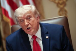 Trump insiste en apoyo hispano pese a baja en encuestas en EE UU