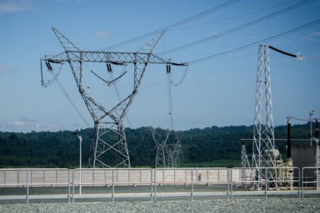 Colombia reanuda envío de energía a Ecuador pese a déficit propio Colombia reanuda envío de energía a Ecuador pese a déficit propio