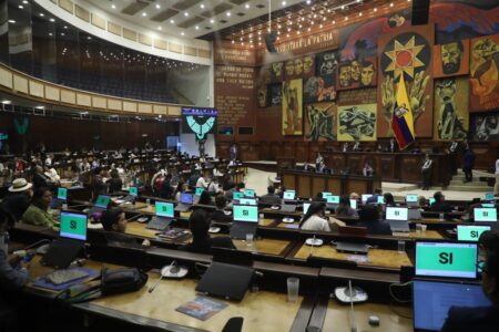 Asamblea fiscaliza compra de camiones de basura en Quito