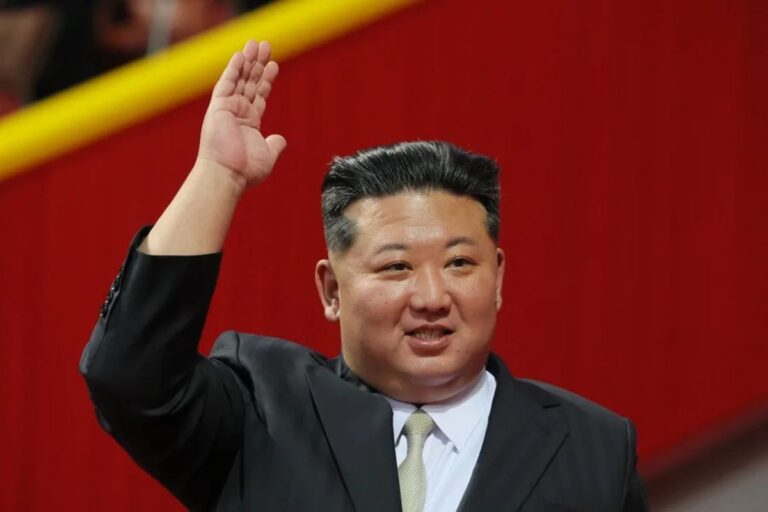 Kim Jong-un reaparece en Pyongyang tras rumores sobre su salud Kim Jong-un reaparece en Pyongyang tras rumores sobre su salud
